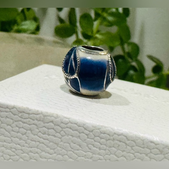 Authentic Retired Pandora ‘Blue Butterfly Wing’ S925 Blue White Enamel Charm - Picture 6 of 13